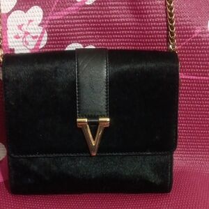 Black V-Emblem Women's Bag Vince Camuto